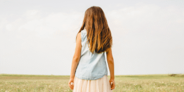 Hombre obligaba a su sobrina de 13 años a grabar contenido sexual para venderlo; fue capturado en Medellín