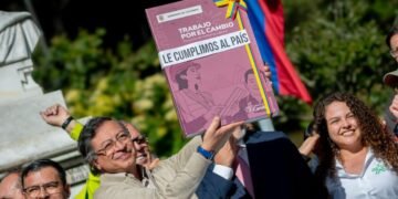 Presidente Petro firmó la reforma laboral en la Quinta de Bolívar: “Le cumplimos al país”