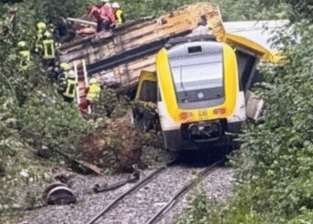 Descarrilamiento de tren en Alemania dejó tres muertos y más de 30 heridos