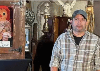 Murió de manera extraña investigador paranormal que llevaba la muñeca Annabelle de los Warren