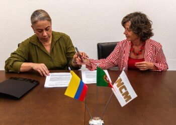 Se firmó el convenio para implementar nuevo modelo de pasaportes: habrá transición con Thomas Greg