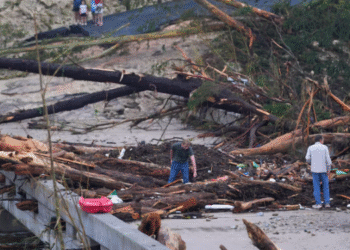 Aumenta a más de 50 la cifra de muertos por inundaciones en Texas