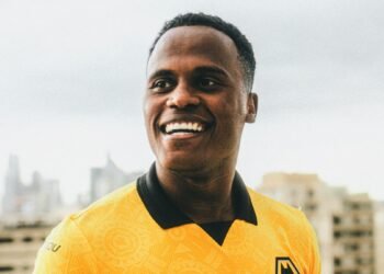 Wolverhampton anuncia el fichaje Jhon Arias