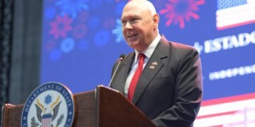 Volvió a Colombia el encargado de negocios de EE. UU., aunque dice que la relación bilateral sigue en riesgo