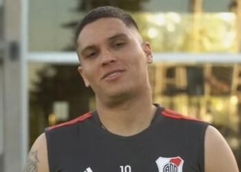 Locura total en Ezeiza: Juanfer Quintero regresa a River Plate y es recibido como ídolo