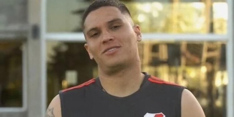 Locura total en Ezeiza: Juanfer Quintero regresa a River Plate y es recibido como ídolo