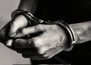 A la cárcel, mujer señalada de estafar con falsos remates judiciales