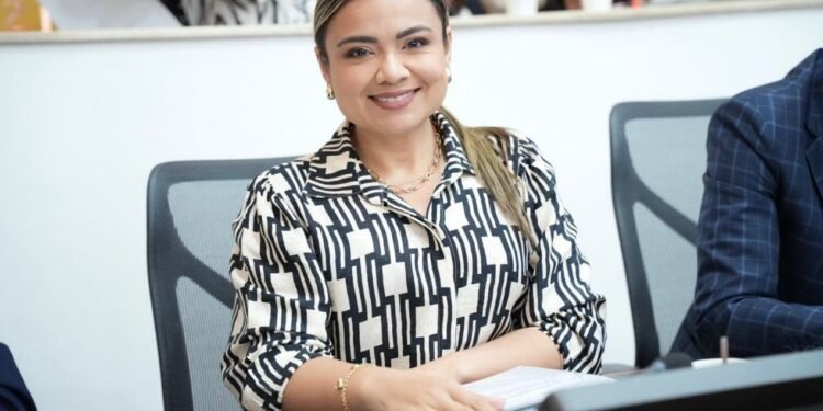 Fuerte réplica de la representante Lina María Garrido: Petro salió del recinto