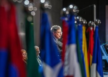 Petro insiste en no exportar carbón a Israel: dice que el exministro Reyes lo engañó