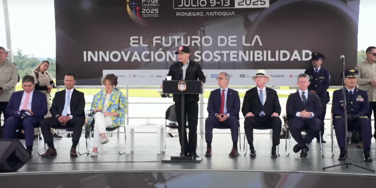 Colombia iniciará producción y compra de armas para modernizar su Fuerza Pública, anunció el presidente Petro