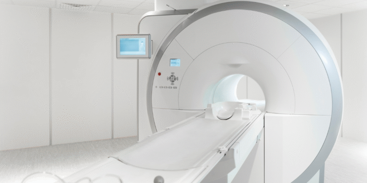 Hombre muere tras ser succionado por máquina de resonancia magnética en centro médico de Nueva York