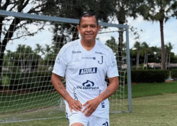 Iván René Valenciano sigue hospitalizado en EE.UU. y podría requerir delicada cirugía