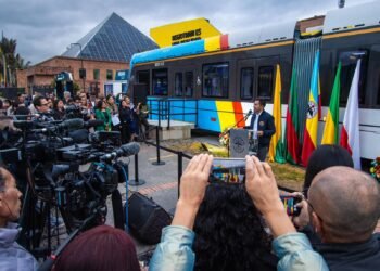 Cundinamarca presenta el primer vagón del Regiotram