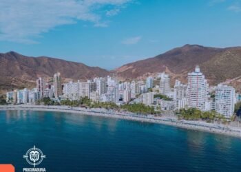 Procuraduría pide evaluar la calidad del agua de Santa Marta por reporte de brotes en bañistas