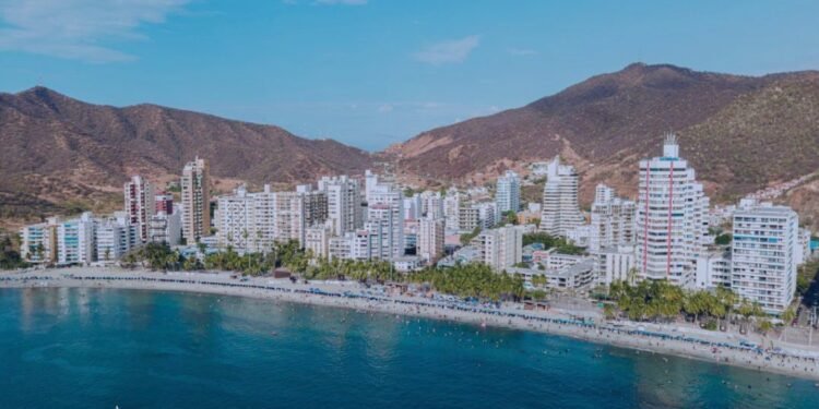 Procuraduría pide evaluar la calidad del agua de Santa Marta por reporte de brotes en bañistas