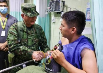 Comandante del Ejército viaja a Ocaña para visitar a los ocho soldados heridos con drones
