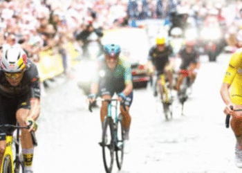 El gran Tadej Pogacar se llenó de gloria al coronarse campeón del Tour de Francia