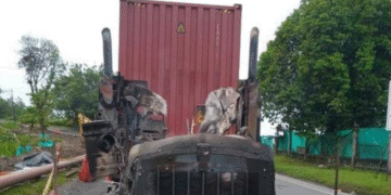 Queman seis tractomulas y hieren a un conductor en el Valle del Cauca