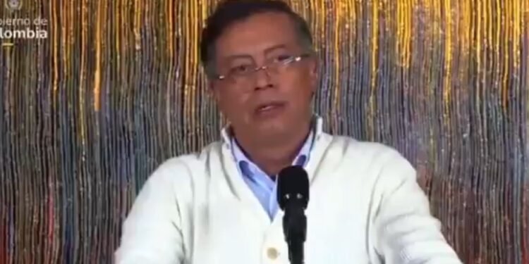 Petro habla de “trasladar” estatua de La Libertad de Nueva York a Cartagena y le llueven memes