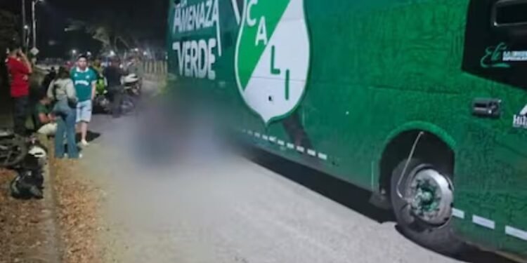 Murió hincha del Deportivo Cali, que fue atropellado por el bus del equipo