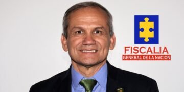 Circular roja contra Carlos Ramón González