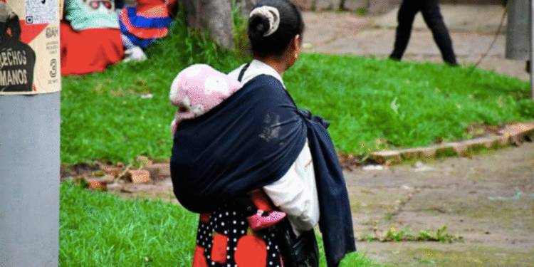 Encuentran a niños emberá alcoholizados en Bogotá, mientras padres estaban de fiesta