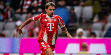 Luis Díaz se destaca en su debut con el Bayern Múnich: provocó un penalti y fue clave en la victoria ante Lyon