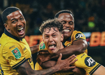 Jhon Arias se destaca en la remontada y clasificación de Wolves en la Carabao Cup