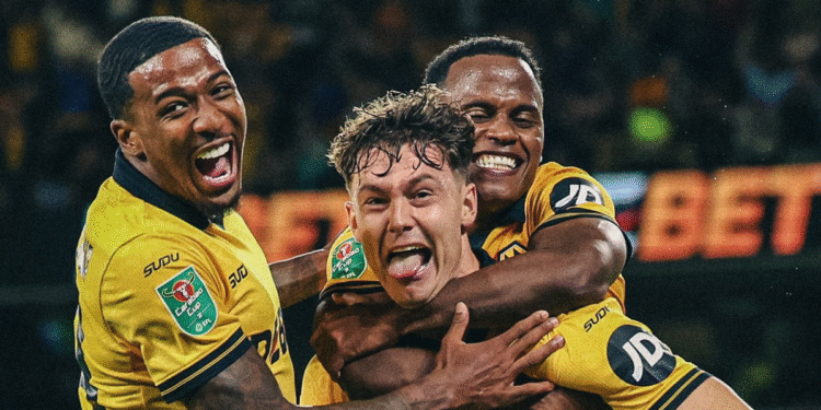 Jhon Arias se destaca en la remontada y clasificación de Wolves en la Carabao Cup