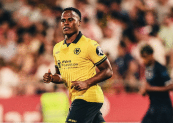 Jhon Arias debutó con gol en Wolverhampton e ilusiona en su nuevo equipo