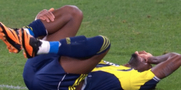 Jhon Durán salió lesionado en la derrota del Fenerbahçe y es duda para la Selección Colombia