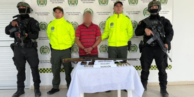 Capturan a hermano de ‘Iván Mordisco’, máximo cabecilla de las FARC, en una finca de Cundinamarca