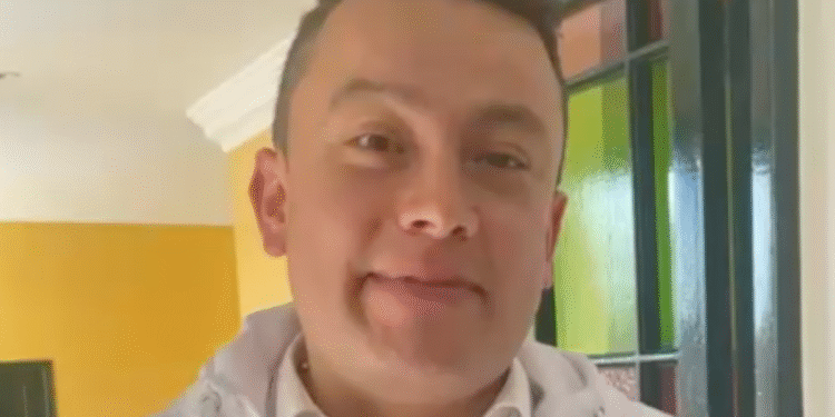 Surge un nuevo movimiento político llamado 'Fuera'