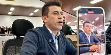 Abren investigación al concejal Fuchi por intimidar a un periodista y generar desórdenes durante la protesta de motociclistas