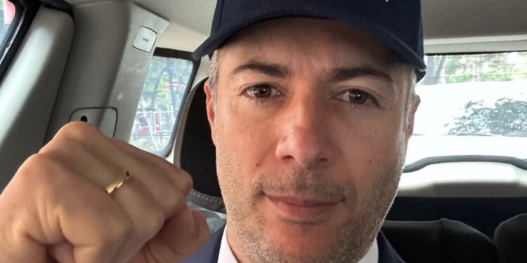 Quintero desafía a sus opositores de izquierda: ya inscribió su candidatura