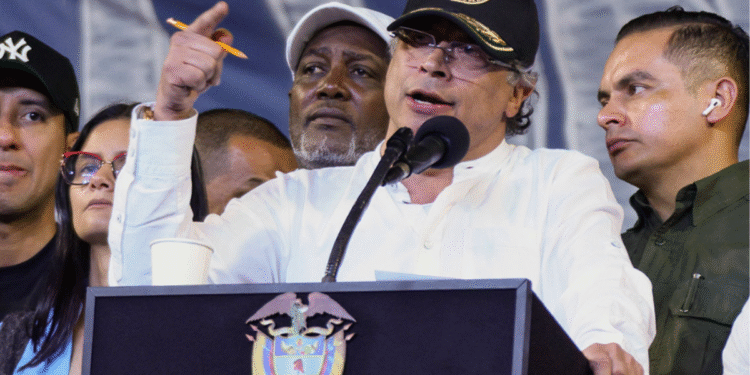 Presidente Petro anuncia el regreso de la fumigación aérea tras secuestro de militares