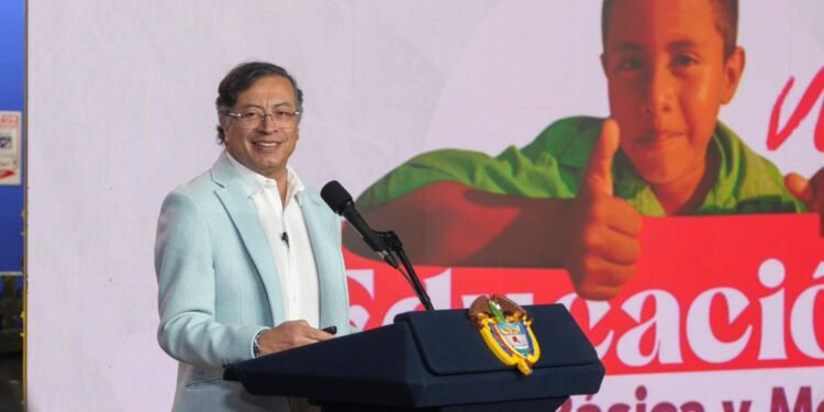 “El pobre no usa casi gasolina”: la defensa de Petro a la reforma tributaria