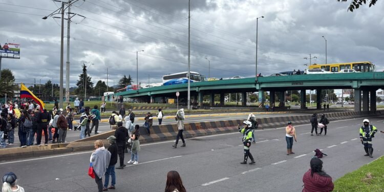 Manifestaciones en Bogotá afectan movilidad en la Autopista Norte y la calle 170