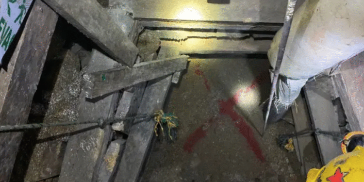 En marcha, operación rescate de 23 mineros atrapados en Antioquia: les pasan comida por una tubería