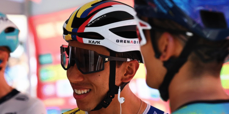 ¡Egan Bernal gana la etapa 16 de la Vuelta a España!