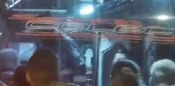 Video: falso vigilante usó cuchillo para asaltar bus en autopista Sur, entre Bogotá y Soacha