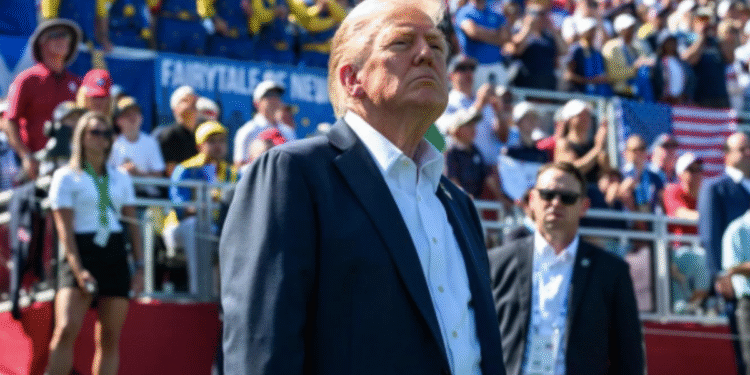 Trump dice que podría atacar por tierra a “narcotraficantes” de Venezuela