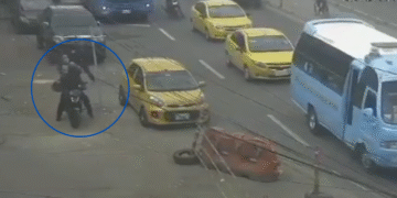 Un policía frustró asalto en Puente Aranda dejando un ladrón muerto y otro herido