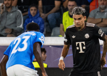 Hinchas de Liverpool extrañan a Luis Díaz tras nueva derrota en Champions