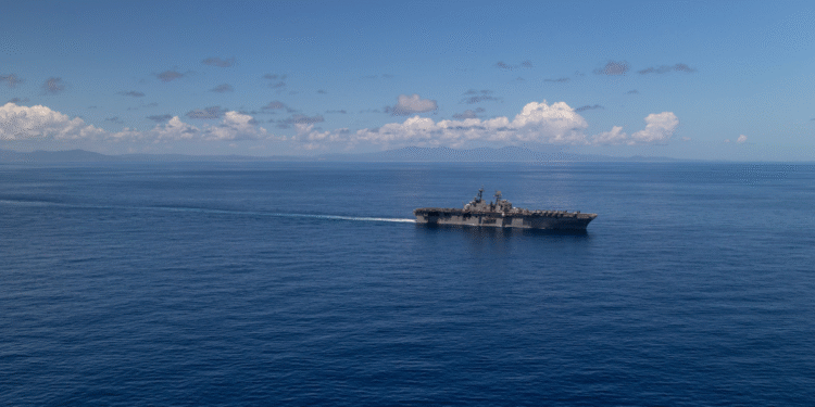 Estados Unidos despliega masivo portaaviones para reforzar operativo en el Caribe