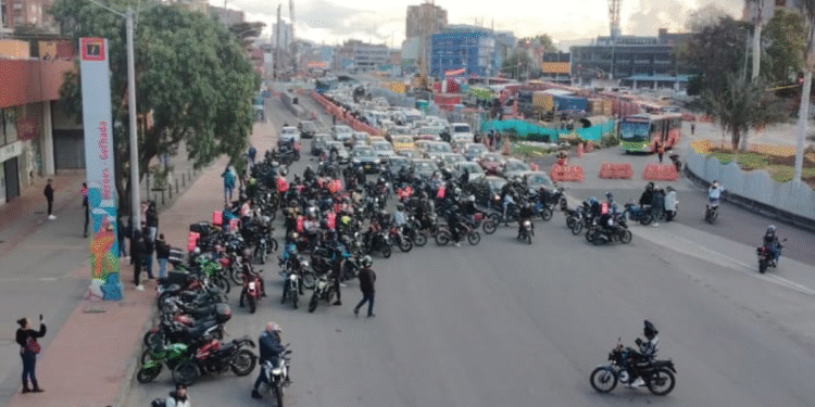Pese a las protestas, la Alcaldía de Bogotá mantiene restricciones a motociclistas durante el puente de Halloween