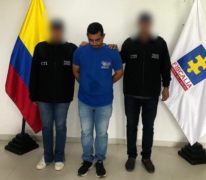 Profesor fue enviado a la cárcel por presuntas agresiones sexuales contra tres estudiantes