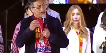 “Nosotros no nos arrodillamos”: Petro ante miles de seguidores en la Plaza de Bolívar, tras inclusión en Lista Clinton