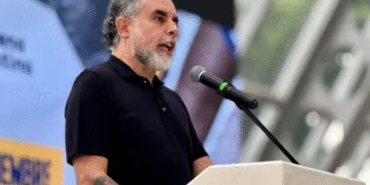 Fiscalía abre indagación a ministro Benedetti por compra dos propiedades