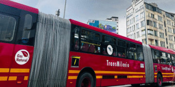 Mujer venezolana falleció repentinamente en puente de estación de TransMilenio
